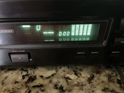 ONKYO DX-710 R1 Single CD Compact Disc Player No Remote Tested powers up - Image 1 of 4