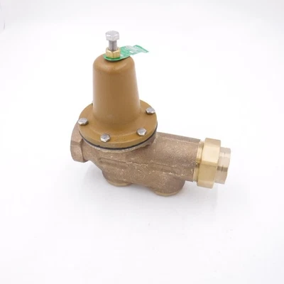 Válvula reductora de presión sin plomo Watts 1-1/4" LF25AUB-Z3 FNPTxFNPT 25-75 PSI Foto 1 de 4