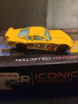 Hot Wheels Y2K Circle Tracker #23 Amarillo Track Aces Stock Car 1/64 2008 Foto 1 de 4