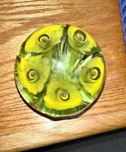 Vintage Maude & Bob St Clair Yellow Trumpet Flowers With Bubbles Paperweight - Picture 1 of 6