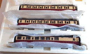 HORNBY CALIBRE OO - 3 VAGONES Y CERTIFICADO DE NORTHUMBRIAN TRAIN PACK R2363M - Imagen 1 de 9