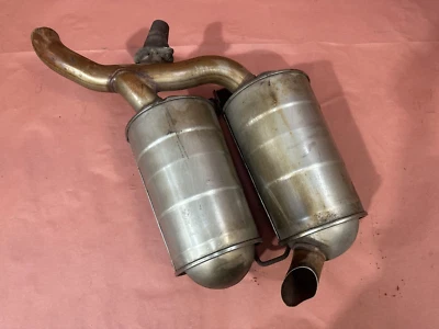 Sistema de escape silenciador trasero BMW E39 528I sedán OEM 135 k millas Foto 1 de 4