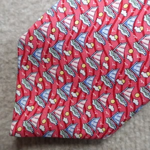 Vineyard Vines Tie Red 100% Silk All Over Print Catamaran NEW - Picture 1 of 5