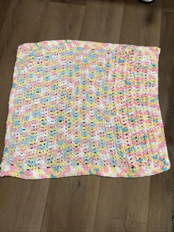Manta de bebé hecha a mano de ganchillo * afgana * manta Bernat hilo * bebé niña * Foto 1 de 4