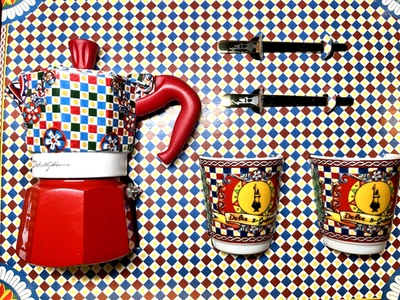 Bialetti x Dolce & Gabbana Juego de Regalo Moka 2 Tazas con Tazas y Agitadores Dorados Italia Foto 1 de 4