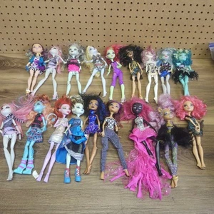  Konvolut 44 Monster High Puppen Möbel & Zubehör SOLD AS-IS NO RETURN!! - Bild 1 von 22