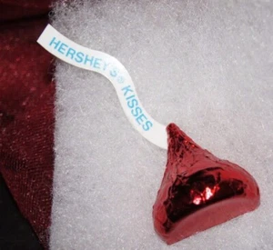 Hallmark Hershey kiss brooch vintage - Picture 1 of 2