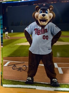 TC Bear Minnesota Twins Maskottchen signed 8x10 Foto - Bild 1 von 1