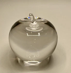 VTG Tiffany & Co. Apple Shaped Clear Crystal Paperweight Signed W/ Label. Brazil - Picture 1 of 10