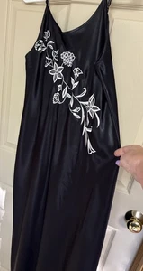 Judith Hart Satin Feel Nachthemd bodenlang mit Schnürung hinten 1X schwarz edel - Bild 1 von 6