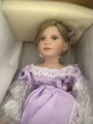 Кукла Ashton Drake «Rapunzel» со стулом коллекция Georgetown 76999 от Ann Timmerm - Изображение 1 из 4