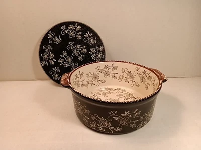 2 piezas Encaje floral Temptations marrón y negro 1,75 cuartos Plato para hornear con remache Foto 1 de 4