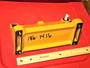 6151-21-6111 SOPORTE KOMATSU, MONTAJE PARA BOMBA DE COMBUSTIBLE ONAN 186-1416 NOS - Imagen 1 de 6