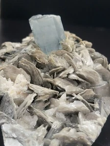 305g Aquamarin mit Glimmer - Bild 1 von 7