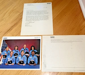 Offizielles NASA-Foto CREW OF SPACE SHUTTLE CHALLENGER + Brief Direktor R.G. Smith - Bild 1 von 10