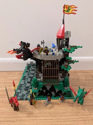 Lego Castle Dragon Knights: 6082 Fire Breathing Fortress - 100% Complete - Image 1 of 4