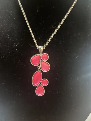Collar largo rosa chicle J CREW colgante piedra craquelada nuevo sin etiquetas nuevo 💗 cadena larga Foto 1 de 4