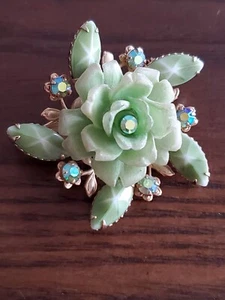 CATHE Brosche Faux Jade & Aurora Borealis Strass goldfarben ~wunderschön~ - Bild 1 von 9