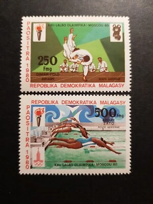 TIMBRE MADAGASCAR JEUX OLYMPIQUES POSTE AÉRIENNE N°180/181 NEUF ** MNH ROUSSEURS - Photo 1/2