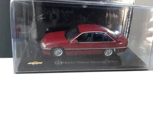 CHEVROLET OMEGA DIAMANTE 1994 - 1:43 ALTAYA IXO CON BASE E URNA MODELLI DI AUTO - Foto 1 di 4