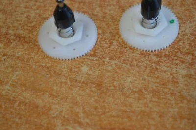 Technics  Tape Deck  Ersatzteile Mitnehmer Spulen - Bild 1 von 2