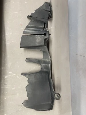 1977 - 1979 凯迪拉克 Deville Fleetwood 挡风玻璃刮板罩屏幕通风口成型 — 第 1/4 张图片