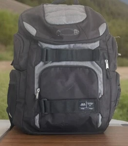 OAKLEY - Enduro 2.0 30L Backpack 17" Laptop - School College Backpack - Picture 1 of 8