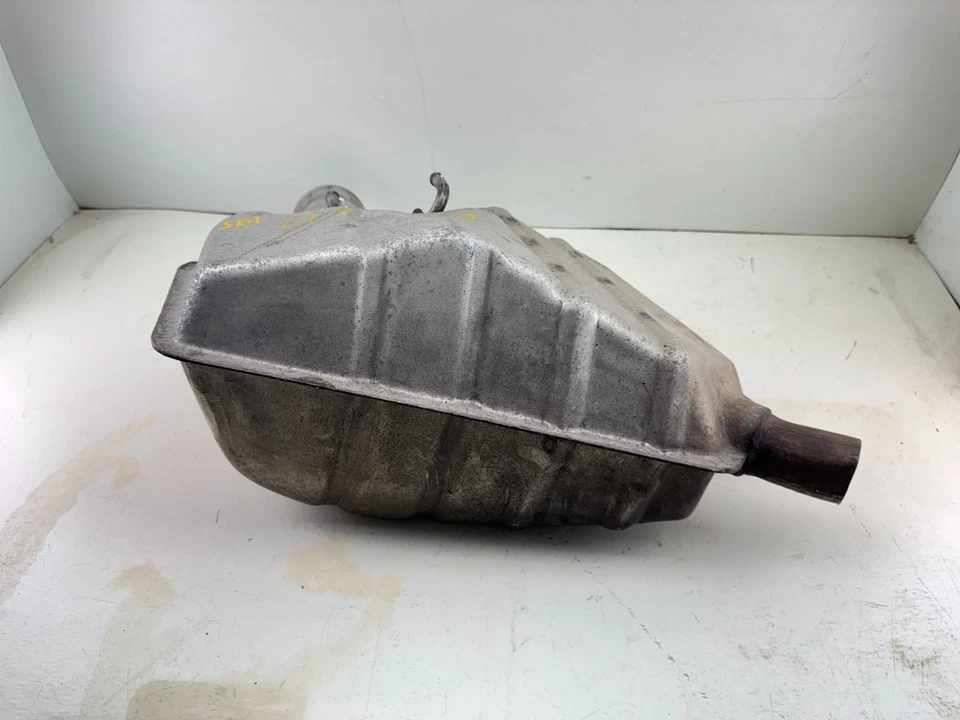 Silenciador trasero Chevrolet Camaro 2010-2015 3,6 L OEM Foto 1 de 4