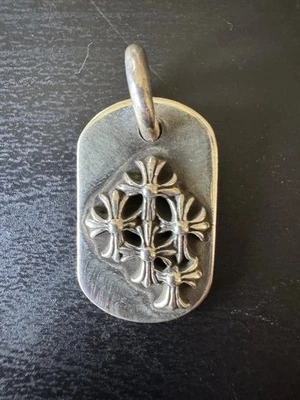 Colgante Cruz Cementerio Corazones Cromados Etiqueta de Perro Plata de Ley .925 Foto 1 de 2