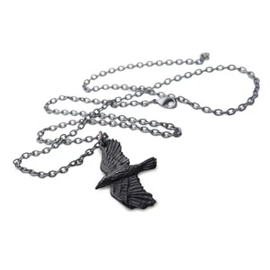 Collar de cuervo negro cruzado de peltre en vuelo - Imagen 1 de 1