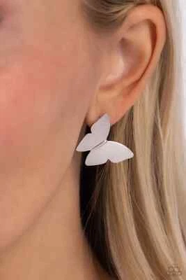 Pendientes POST Paparazzi BUTTERFLY BEHOLDER plata Foto 1 de 3