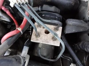 Nissan Patrol 1997-2017 ABS Modulator Pump, 47660VC200, Y61, 2008 - Picture 1 of 2