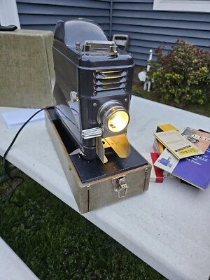 Proyector de diapositivas La belle 55 retro raro hecho en EE. UU., con extra y estuche Foto 1 de 4