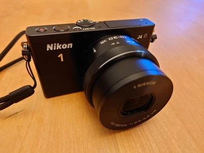 Nikon 1 J4 Digitalkamera 10-30mm VR PD-Zoom. - Bild 1 von 4