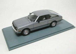 Toyota Celica A 40 (plata) 1979 en embalaje original con capó acrílico 1:43 NEO - Imagen 1 de 1