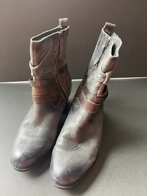 Botas EARTH Abeto Gris Oscuro 8.5 B Cuero Correas Cinturón Cremallera Lateral Tobillo Inclinadas Foto 1 de 4