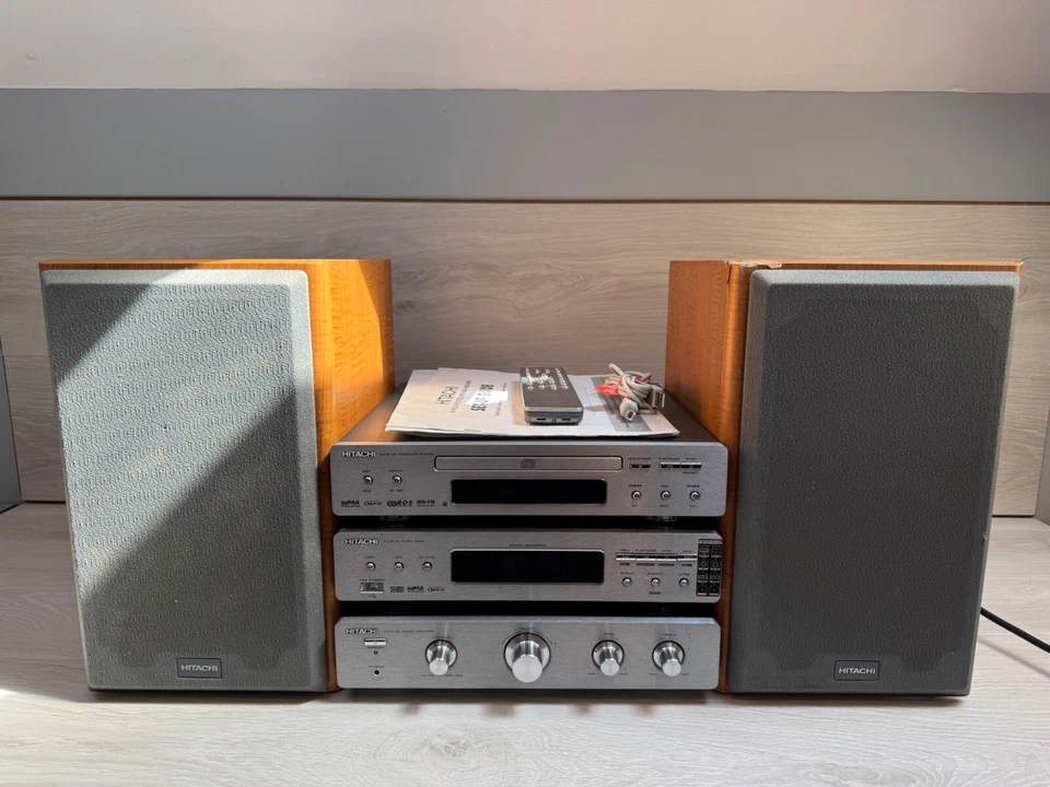 HITACHI AX-M135 DIGITAL HOME ENTERTAINMENT SYSTEM - Image 1 of 4