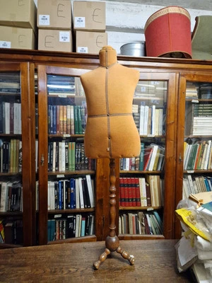 Manichino Bimbo Tessuto e Legno sec. XX H. Cm. 108 ^ - Immagine 1 di 4