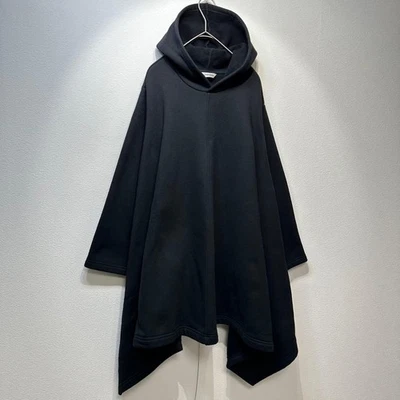 Poncho con capucha Balenciaga de gran tamaño talla XS negro usado Foto 1 de 4