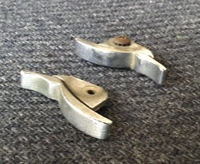 Buick Special 1950 sedán de 4 puertas borde de pilar B Foto 1 de 4