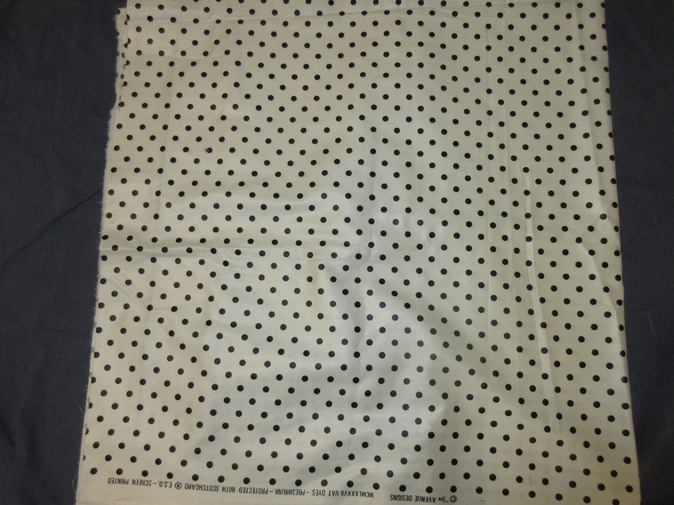 Tela de 1 1/2 yardas 5TH AVENUE DESIGNS tinte de IVA de colección 1987 blanco con lunares negros Foto 1 de 2