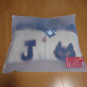 BTS J-hope Tour Strickjacke Wolle x Acryl Hoffnung auf der Bühne mit Postkarte Neu - Bild 1 von 3