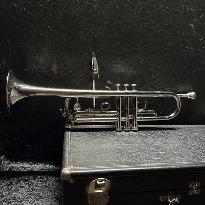 HOLTON T401 Trumpet Light Use With Hard Case Mouthpiece - Image 1 of 4