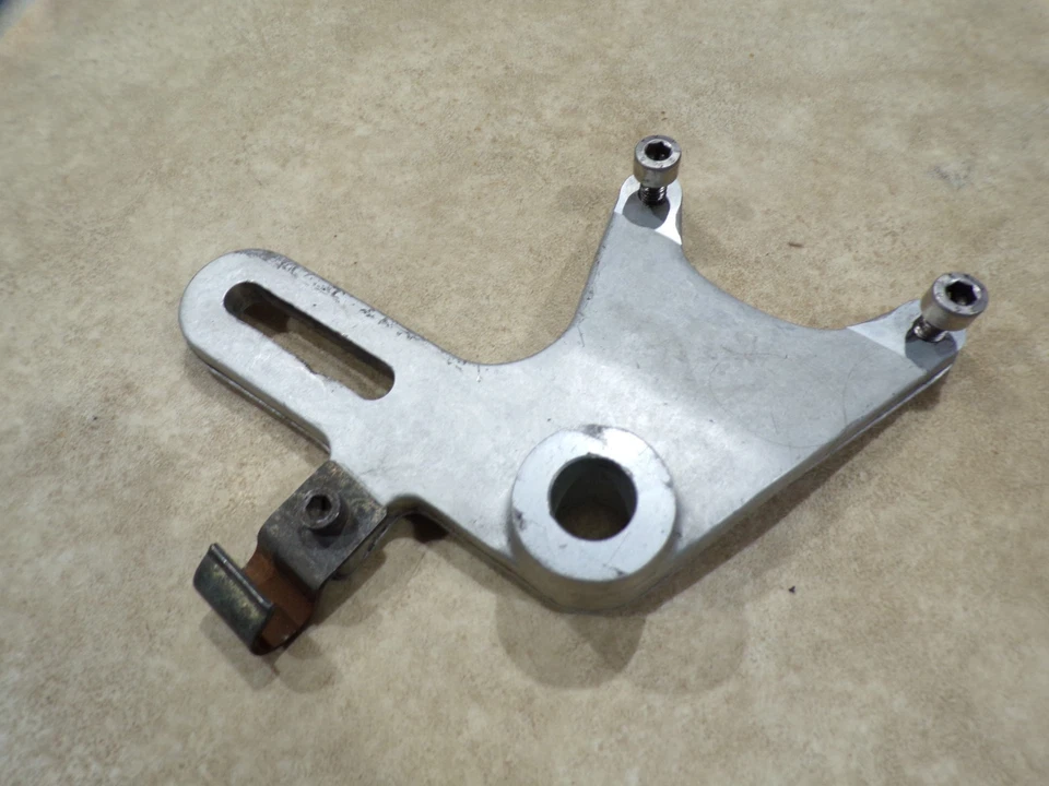 Soporte de montaje pinza freno trasero Ducati 900SS es decir 750 98 99 01 02 Foto 1 de 1