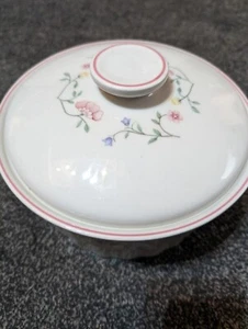 Johnson Brothers Summer Chintz Casserole Dish and Lid Very Good Condition - Picture 1 of 7