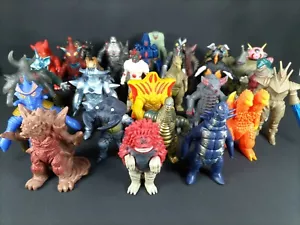 A elegir Figura de vinilo Ultraman Monster Shokugan Gamelot Gomorra Tyrant ... - Imagen 1 de 61