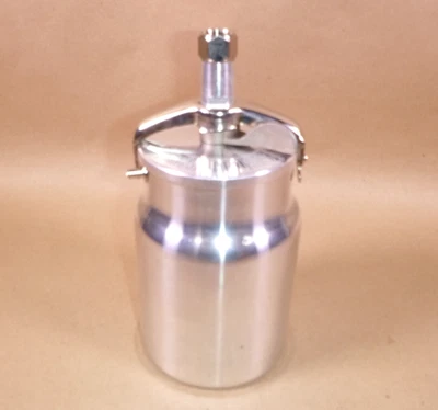 DeVILBISS Suction Feed Cup 1 Qt. (New Surplus With Shelf Scratches) - Image 1 of 4