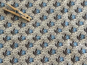 Tela vintage marrón con flores azules estilo primitivo de la guerra civil de 1 3/4 años - Imagen 1 de 5