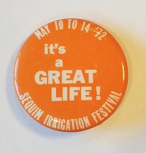 Alfiler de Colección Sequim Irrigation Festival Washington 1972 77o Anual con Botones Retrocedidos - Imagen 1 de 2