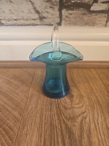 Kleine blaue Glasvase mit klarem Henkel mundgeblasen Studio Kunst Glas Deko - Bild 1 von 5